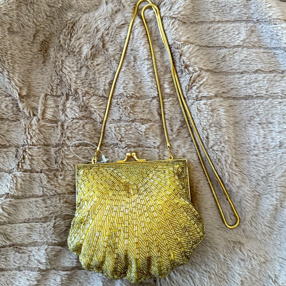 VINTAGE Gold Beaded Clamshell Style Evening Bag